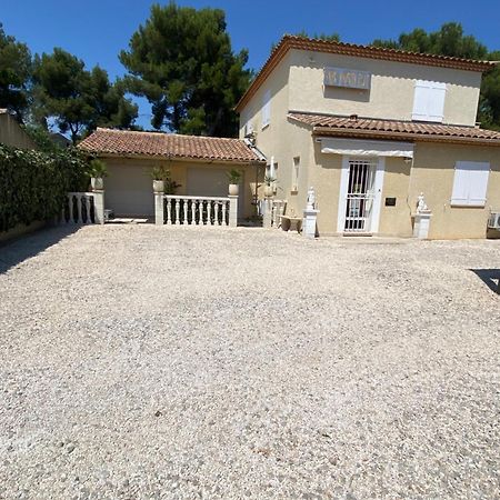 Suite Spa Acces Autonome Beaucaire  Buitenkant foto