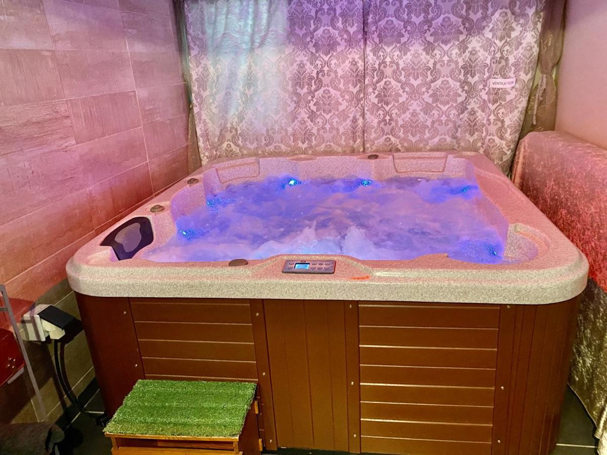 Suite Spa Acces Autonome Beaucaire  Buitenkant foto