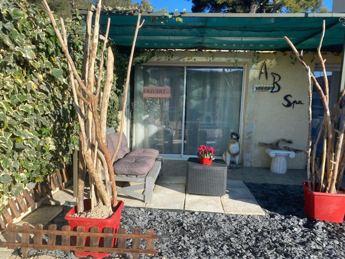 Suite Spa Acces Autonome Beaucaire  Buitenkant foto