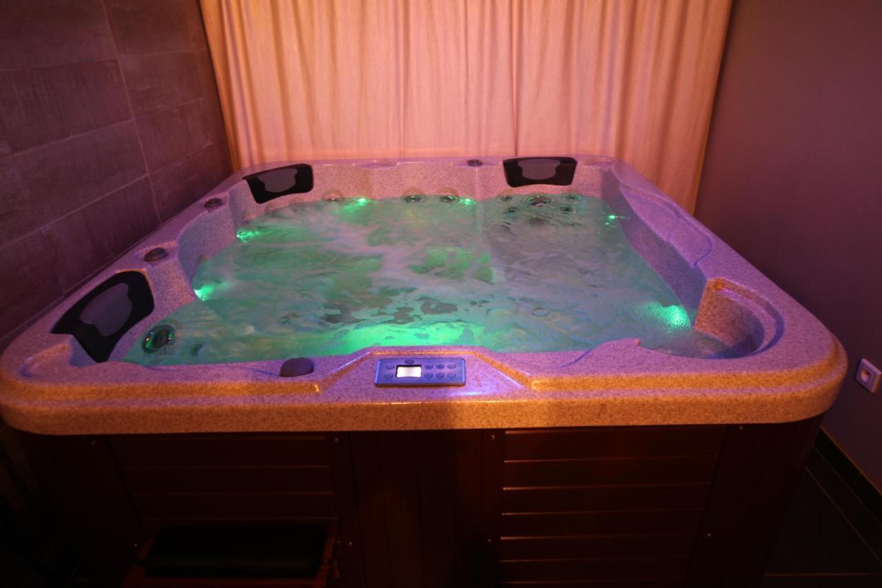 Suite Spa Acces Autonome Beaucaire  Buitenkant foto