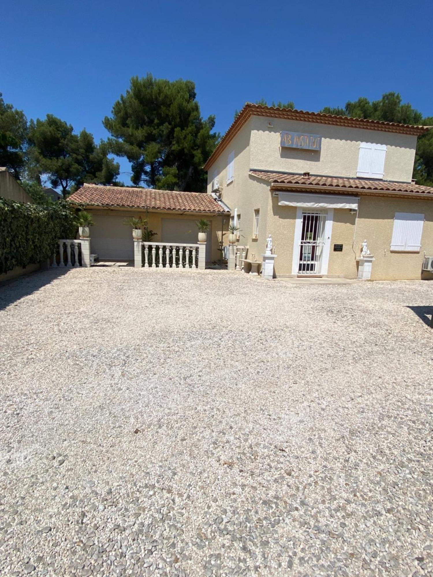 Suite Spa Acces Autonome Beaucaire  Buitenkant foto